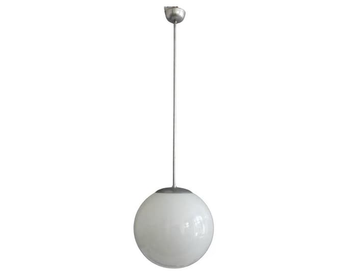 Elegant Art Deco spherical lamp with opal glass lampshade and long chrome-plated lamp suspension - Bauhaus - 1930-1940