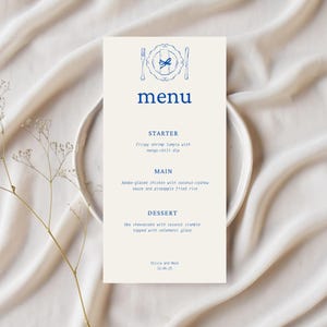Modèle de carte de menu de mariage simple bleu, modèle de menu minimaliste pour les fiançailles de mariage, menu de mariage modifiable beige 4 x 8