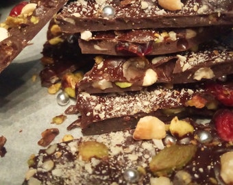 Christmas mix Chocolate Bark | Hazelnut Cranberry Pistachio and sprinkles! | Homemade with love | Vegan Dark chocolate