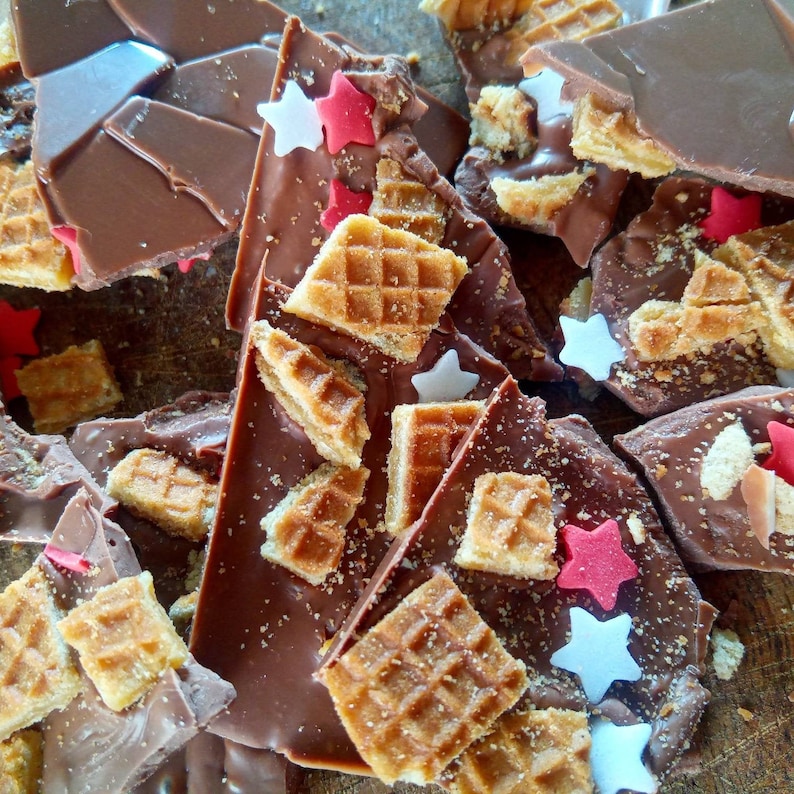 Dutch Stroopwafel Chocolate Bark Dutch caramel waffle cookies Homemade with love Vegan Dark chocolate afbeelding 1