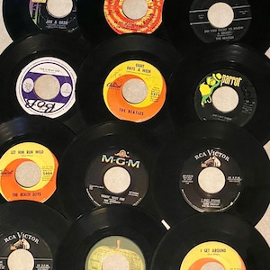 Lot of 15 Vintage 45s 1950/1960 Groups the Beatles, Beach Boys, Elvis ...
