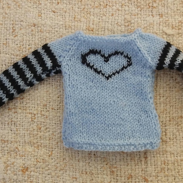 Hand knitted wool sweater for Blythe.