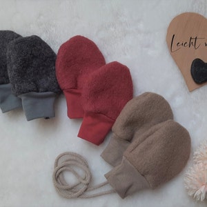 Kuschelige Wollwalk Baby Handschuhe/ Fäustlinge/100% Wolle/ verschiedene Größen/ viele verschiedene Farben/ mit Kordel Bild 1