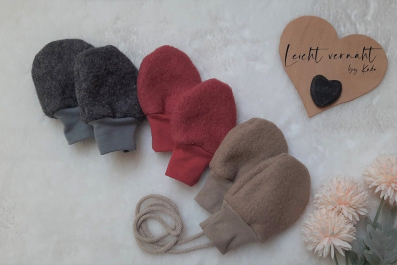 Kuschelige Wollwalk Baby Handschuhe/ Fäustlinge/100% Wolle/ verschiedene Größen/ viele verschiedene Farben/ mit Kordel Bild 1