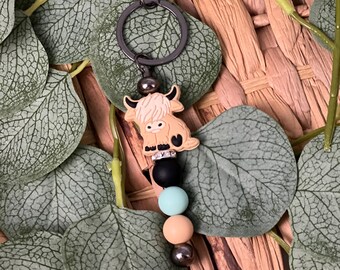 Highland Cow Keychain, Cute Cow Bag Charm, Farm Animal Keyring, Rustic Western Accessory, Gift For Cow Lovers