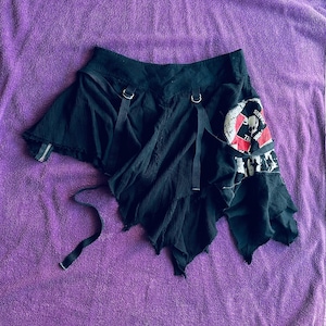 リップサービス - ゆりかごから墓場まで灰皿の汚れ非対称スカート