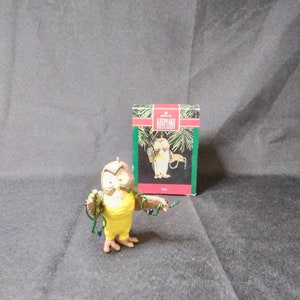Fix-Hallmark Keepsake Ornament-Winnie the Pooh Owl Ornament 1992