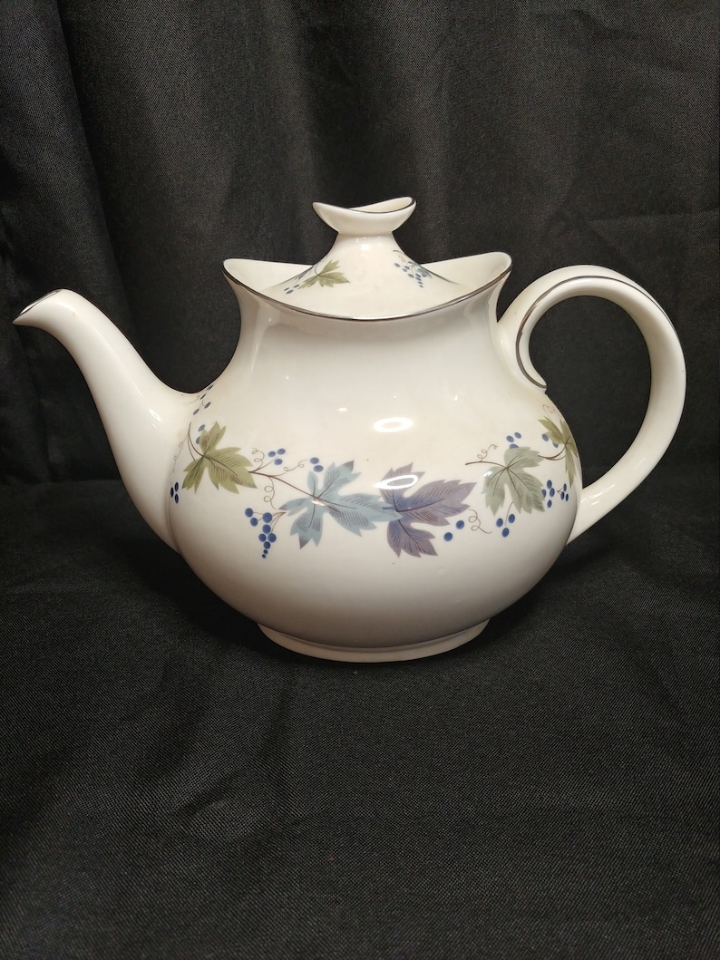 Teapot /& Lid in Burgundy by ROYAL DOULTON