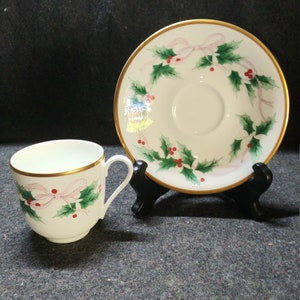 Fix-Flat Cup & Saucer Set in Ribbon Holly by Mikasa