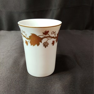 Vintage Stylebuilt Vanity Cup decorated in Gold Ivy leaves