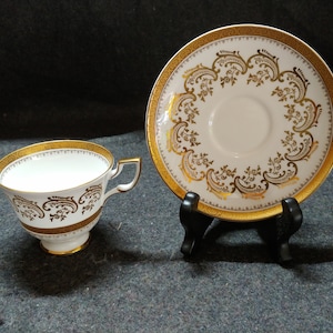 Fix-Footed Cup and Saucer TUS170 by TUSCAN - ROYAL TUSCAN