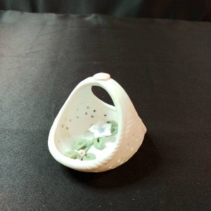 Fix-Vintage Miniature Porcelain Flower Basket