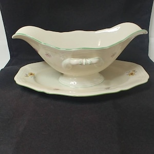 Gravy Boat with Attached Underplate in 2664 (Chippendale, Cream, Green Trim) by ROSENTHAL - CONTINENTAL