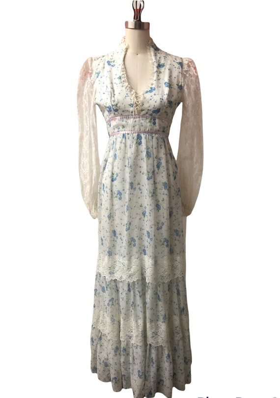 1970's Vintage Gunne Sax Blue Floral Soft Batiste… - image 2