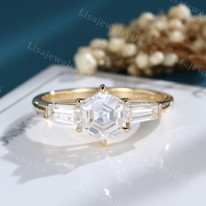 Moissanite Verlobungsring Vintage Verlobungsring Gelbgold Verlobungsring Unikat Hexagon Cut Baguette Ring zierlicher Braut Versprechen Ring