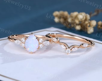 Zestaw pierścionków zaręczynowych z naturalnym opalem w kształcie gruszki, z różowego złota, z moissanitem, z diamentami, z 3/4 skręconą obrączką wieczności, z pierścieniem Promise Bridal