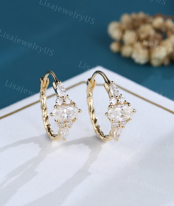 オーバルモアッサナイト ハギーフープイヤリング マーキスカット