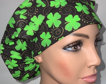 St Patrick’s Day V Scrub Mütze mit Knebelverschluss