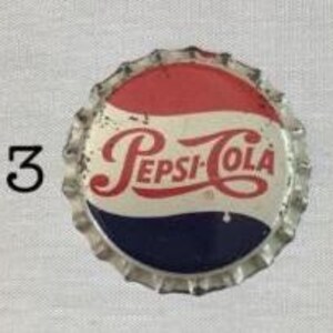 Naszyjnik z kapsli od butelek inspirowany „Wyznaniami nastoletniej królowej dramatu” 3. Pepsi