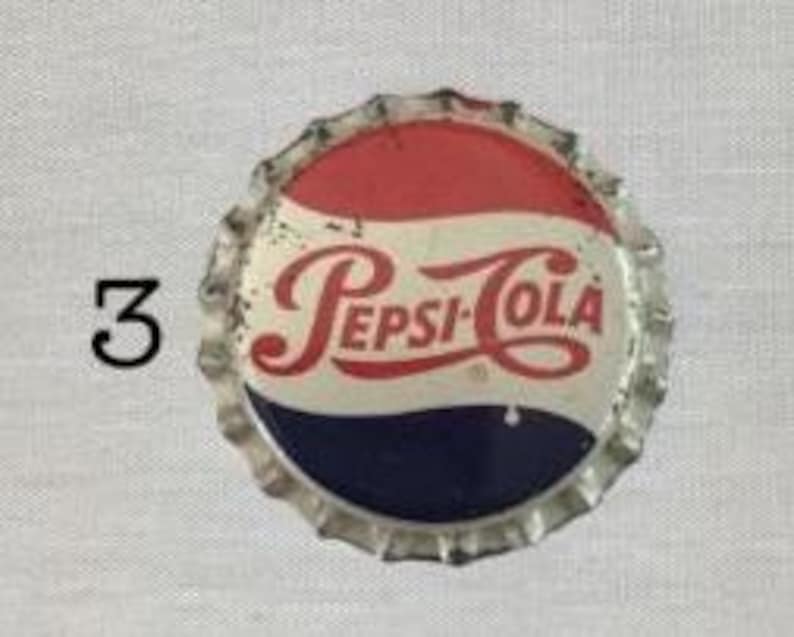 Naszyjnik z kapsli od butelek inspirowany „Wyznaniami nastoletniej królowej dramatu” 3. Pepsi