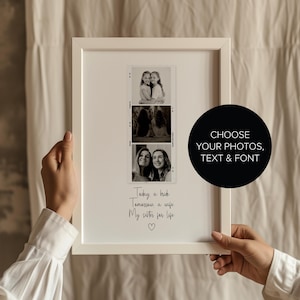 Może przedstawiać: Biały wydruk w ramie z trzema czarno-białymi zdjęciami dwóch kobiet. Tekst pod zdjęciami brzmi "Dzisiaj panna młoda, Jutro żona, Moja siostra na całe życie" z symbolem serca.