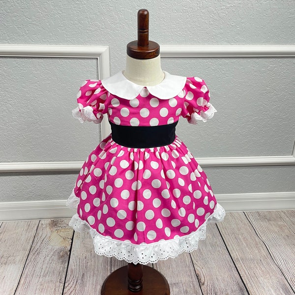 Minnie Mouse dress/Minnie Mouse-inspired outfit/Disney-inspired dress/Minnie Mouse costume/Pink polka dot dress/Cute Minnie Mouse dress