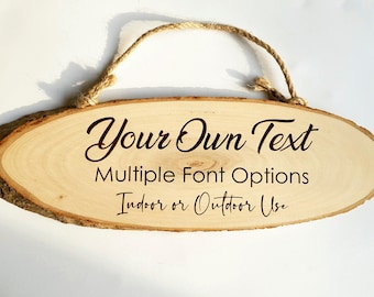 Letrero rústico de madera personalizado, con borde de corteza natural grabado, fabricado en el Reino Unido.