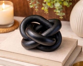 Adorno de nudo de madera negro, decoración del hogar en madera clara, decoración de mesa, accesorio decorativo para sala de estar, acento de habitación, nudo de madera infinito