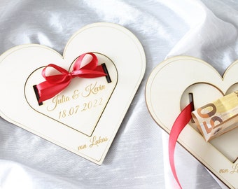 Geldgeschenk Hochzeit Personalisiert Herzform aus Holz mit Band Personalisierbar Hochzeitsgeschenk für Braut und Bräutigam Wedding Gift