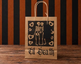 Bolsa de regalo de Halloween para compromiso/boda/aniversario en papel kraft natural con etiqueta de regalo.