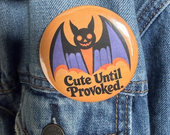 Lindo pin de murciélago de Halloween de Til Provoked