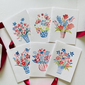Conjunto de 6 cartões comemorativos do Dia da Independência com buquês de flores patrióticas vermelhas, brancas e azuis e bandeiras americanas - cartões de 4 de julho