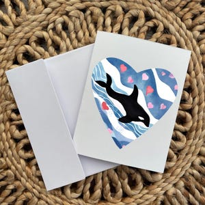 Tarjeta de San Valentín con forma de corazón y ballena orca en azul y rosa, océano, orca, orca, ballena