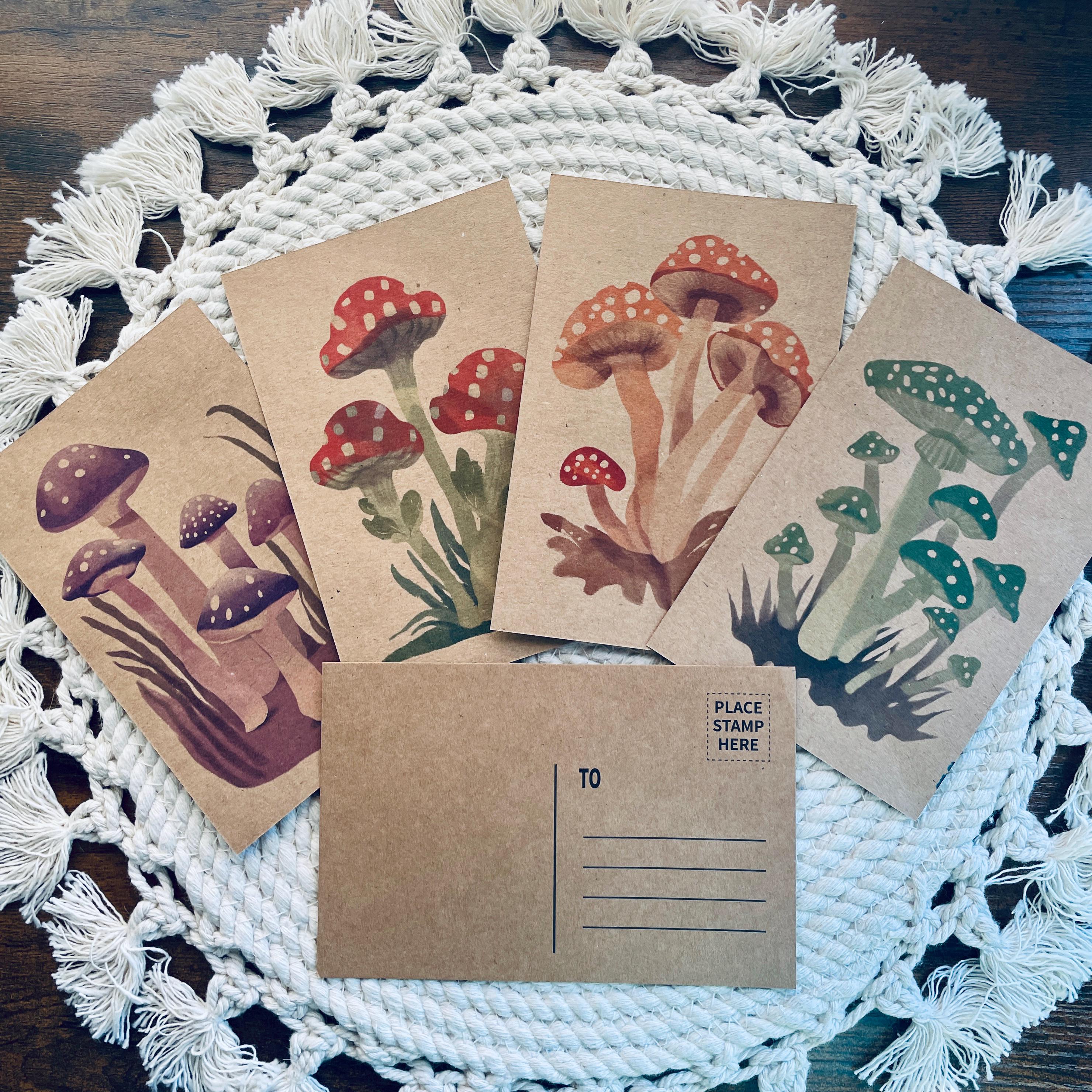 Conjunto de 4 cartões postais de cogumelos - desenhos de aquarela de cogumelos fantásticos em cartões postais marrons - cartões postais para qualquer ocasião
