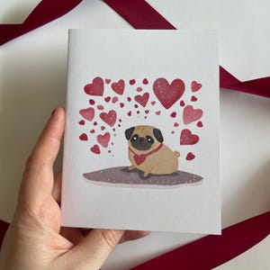 Mops Liebhaber Karte - Niedlicher Mops mit Herzen - Geburtstagskarte für Mopsbesitzer - Mops Liebes Karte