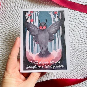 Mothman-liefdeskaart "Ik zie je altijd door een roze getinte bril" jubileumkaart, mothman-kaart voor vriendin of vriend, mothman