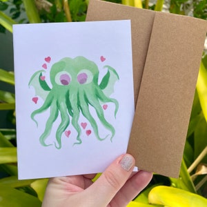 Cthulhu em branco dentro do cartão de amor com corações, cartões de amor gótico pastel, cartão de monstro marinho, cartões hp Lovecraft, presente de Lovecraft, culto de Cthulhu