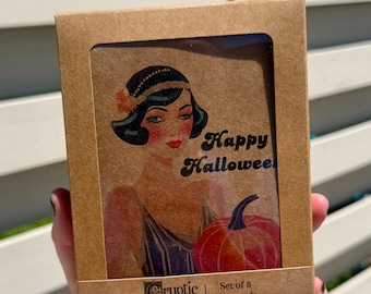 Caja con tarjetas de Halloween con temática de los locos años 20.