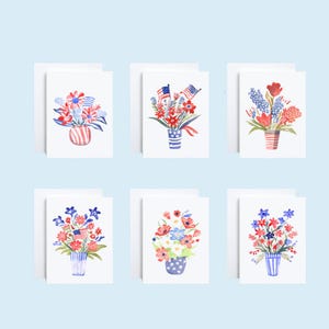 Conjunto de 6 cartões comemorativos do Dia da Independência com buquês de flores patrióticas vermelhas, brancas e azuis e bandeiras americanas - cartões de 4 de julho