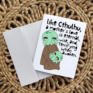 Cartão de Dia das Mães de Cthulhu - Assim como Cthulhu, o amor de mãe é eterno, sábio e aterrorizante quando despertado - Cartão de Dia das Mães de uma mãe nerd