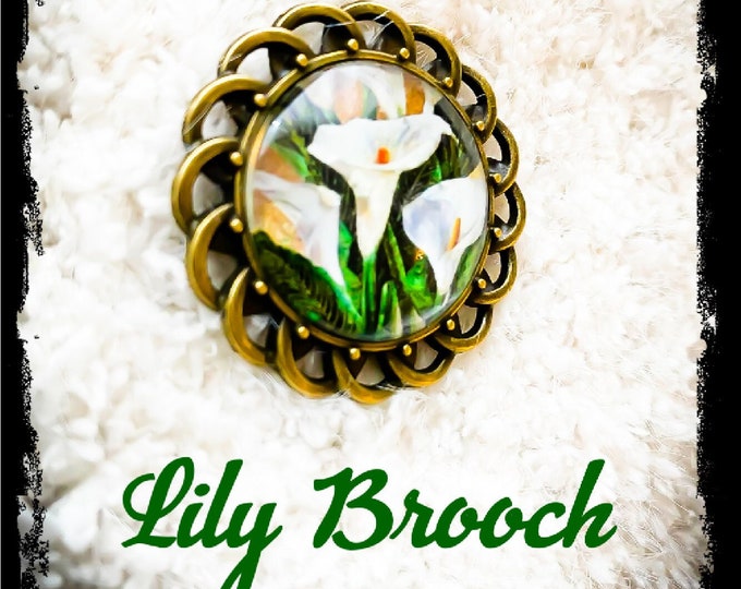 The Fallen Lily Brooch - An Dealg Lily Tite