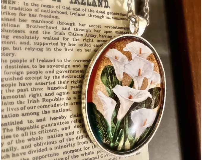 The Fallen Lily Pendant - An siogairlín Lily Tite