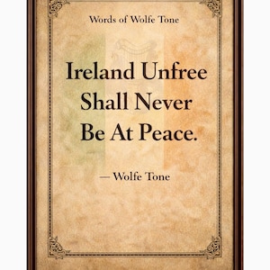 Könnte beinhalten: Gerahmter Druck mit dem Zitat "Ireland Unfree Shall Never Be At Peace" von Wolfe Tone. Der Hintergrund zeigt die Farben der irischen Flagge. Der Rahmen ist braun mit dekorativen Eckelementen.