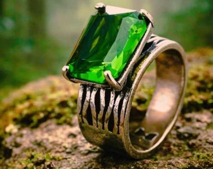 The Queen Maeve Ring / Inspired by Medb, Warrior Queen of Connacht. Silver Adjustable Ring Emerald Jewellery
