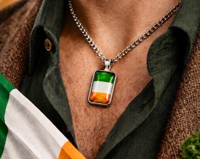 Heavy tri- colour pendant.