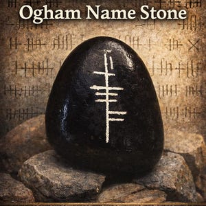 パーソナライズされたオガム ネーム ストーン | 古代アイルランド文字のギフト | あなたの名前をアイルランドの古代言語で書きます。