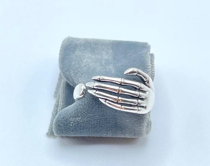 Skeleton Hand Ring