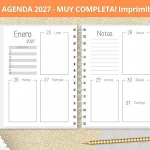 Puede incluir: Una agenda 2027 de espiral abierta en una vista semanal con el texto Enero 2027, Notas y los días de la semana. El diseño incluye secciones para notas diarias, una lista de tareas etiquetada como Importante y recuadros con puntos.