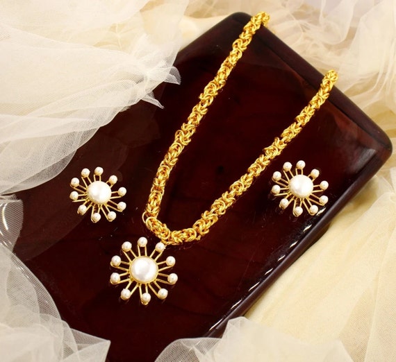 Shell Pearl Flower Necklace Earrings Set 22kt Gold Plated Chain