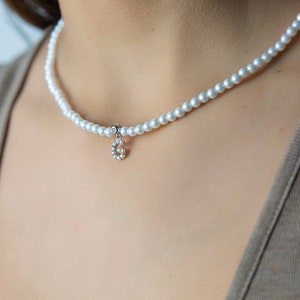 Collar de perlas con nombre, collar de perlas con colgante de letra, collar de plata con letras, joyería personalizada para dama de honor